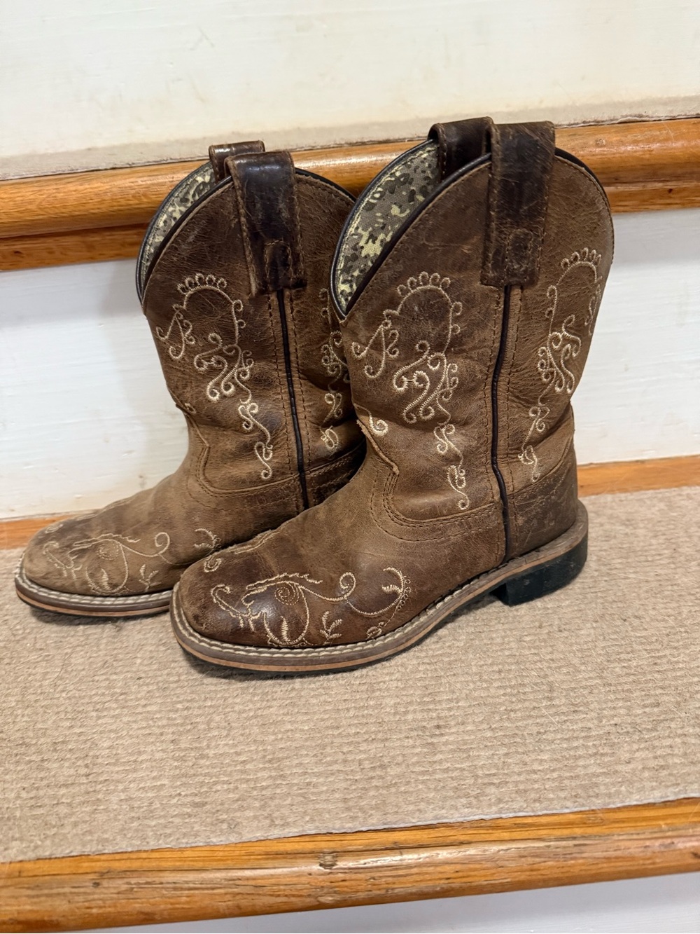 Brown Embroidered Western Cowboy Boots